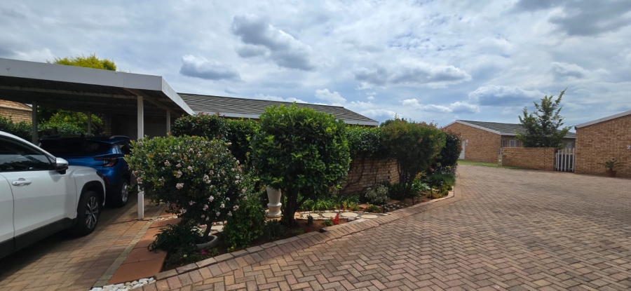 2 Bedroom Property for Sale in Flamwood North West